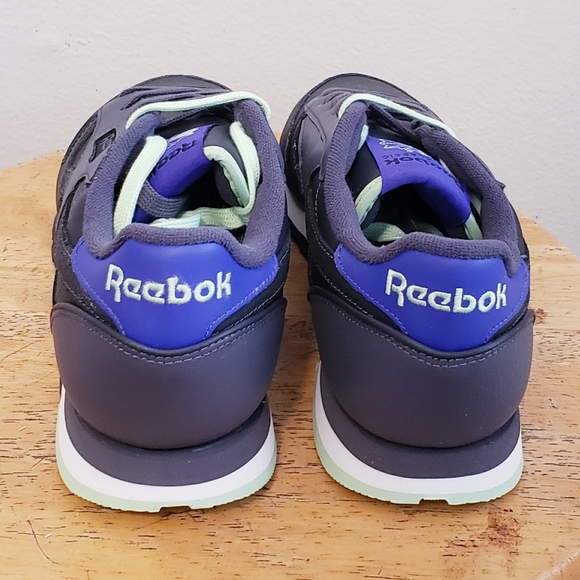 Reebok Womans Classic Suede & Leather Dark Grey Athletic Sneakers - Picture 4 of 6